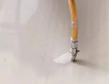 宜州瓷砖空鼓维修公司专业解答在瓷砖铺贴过程中，如果使用的砂料过粗（如全部使用了粗砂），可能会导致以下问题